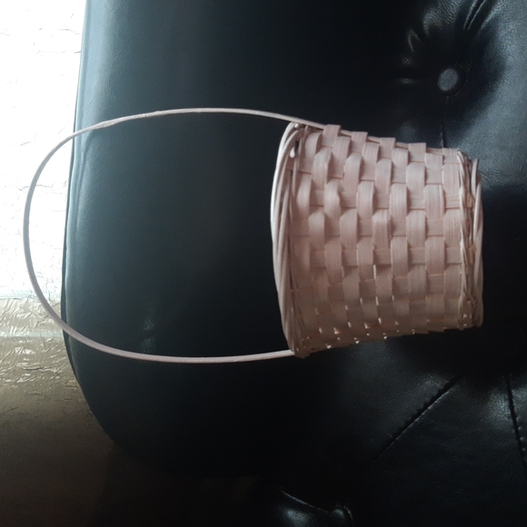 Pink wicker circle basket - Picture 8 of 12